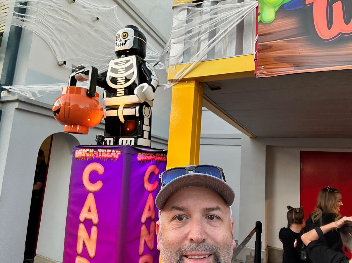 Lego Skeleton: Halloween Party